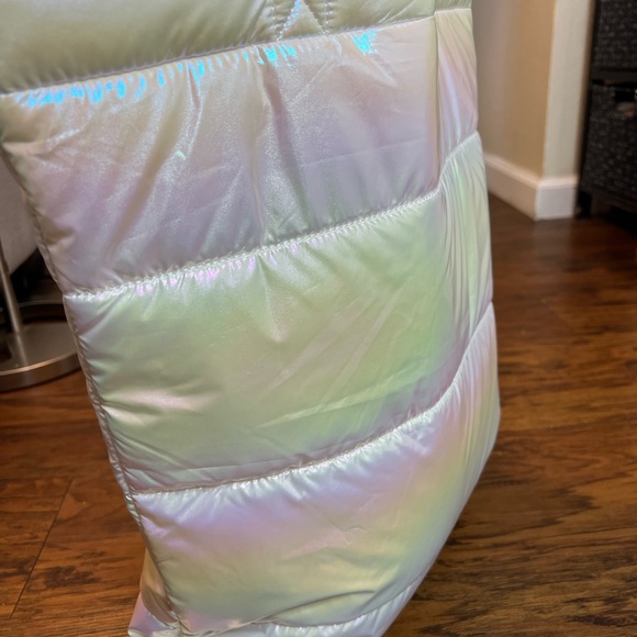 BATH & BODY WORKS WHITE IRIDESCENT PUFFER TOTE GIFT BAG BLACK FRIDAY 2023 - Picture 7 of 8